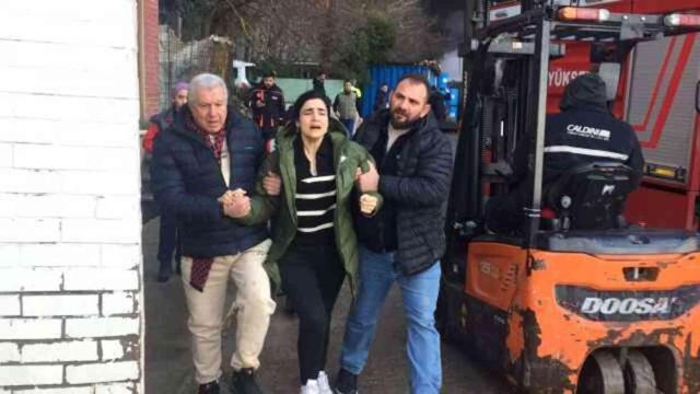 Kocaeli'de kimya fabrikasında yangın! İçeriden patlama sesleri geliyor, çok sayıda ekip olay yerinde