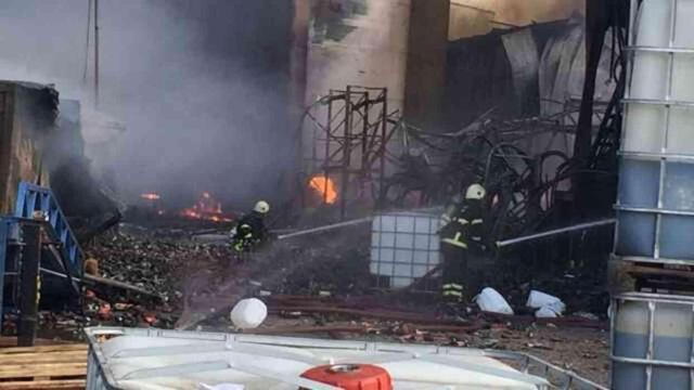 Kocaeli'de kimya fabrikasında yangın! İçeriden patlama sesleri geliyor, çok sayıda ekip olay yerinde