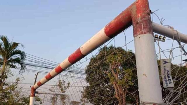 Tayland'da öğrenci kale direğinin üzerine düşerek hayatını kaybetti