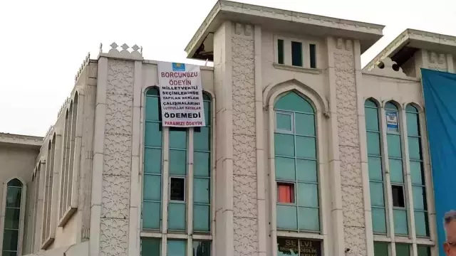 Akşener'in kente geldiği gün esnaftan İYİ Partili Milletvekili'ne pankartlı borç tepkisi