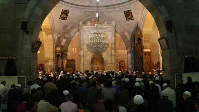 CUMA NAMAZI KILINIŞI | Cuma namazı kaç rekat, nasıl kılınır? Cuma namazı farz mı, sünnet mi?