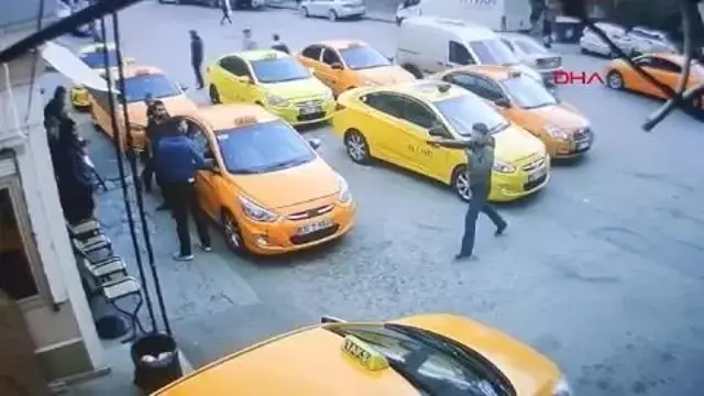 16 yaşındaki çocuk, 3 saat 15 dakikada 8 kişiyi bıçak ve silahla yaraladı