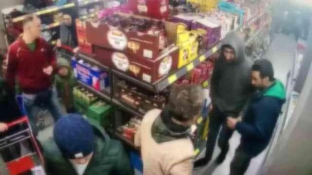 Markette uyuşturucu alışverişi güvenlik kamerasına takıldı