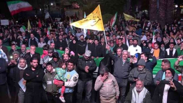 İran'ın İsrail'e saldırısı Tahran'da coşkuyla kutlandı! 'Kahrolsun İsrail' sloganları attılar