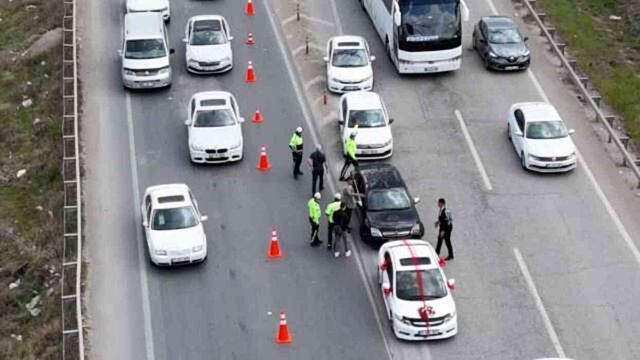 Kırıkkale'de kural ihlali yapan sürücü polisleri tehdit etti: Bakanlık personeliyim