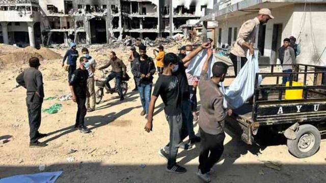 İsrail'in vurduğı Gazze'deki Şifa Hastanesi avlusunda toplu mezar bulundu