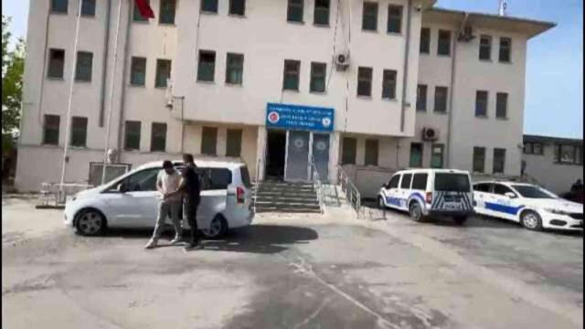 Engelli gence sokak ortasında yumruklu saldırı! Kaçan saldırgan kıskıvrak yakalandı