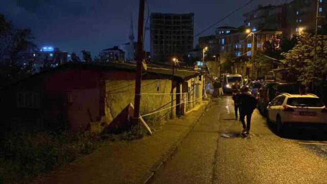 İstanbul Gaziosmanpaşa'da toprak kayması! 14 ev etkilendi, 70 kişi tedbir amaçlı tahliye edildi