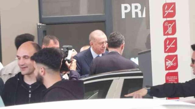 Cumhurbaşkanı Erdoğan'dan sürpriz ziyaret! Akaryakıt istasyonuna uğradı