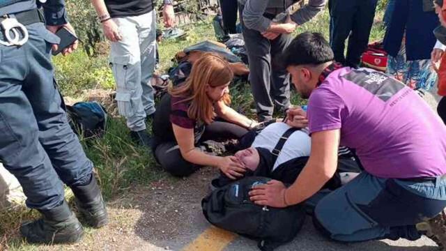 Sakarya'da üniversite öğrencilerini taşıyan midibüs devrildi: 12 yaralı