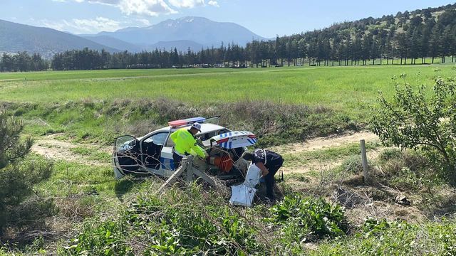 Askeri personelin kullandığı otomobil, polis aracına çarptı! 1 şehit, 4 yaralı