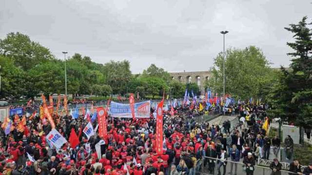 CHP lideri Özel, 1 Mayıs'ta neden Taksim'e yürümediğini anlattı: Ben o barikatı seçimi kazanarak kaldıracağım