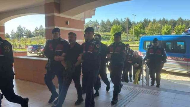 Köyde korkunç cinayet! Kesik baş her yerde aranıyor
