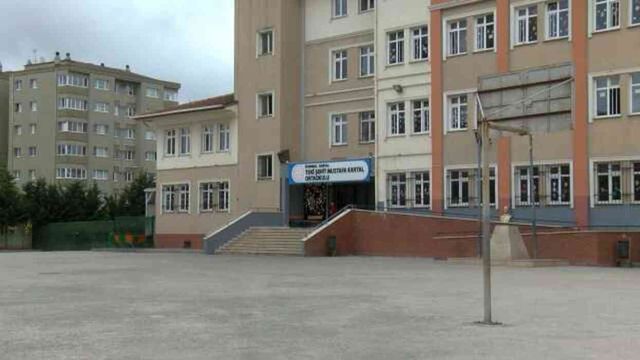 Öğretmenler, müdürün öldürülmesini protesto ediyor! Okullar grev nedeniyle boş kaldı