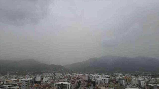 Afrika ve Suriye'den gelen çöl tozları Türkiye'nin güneyini vurdu