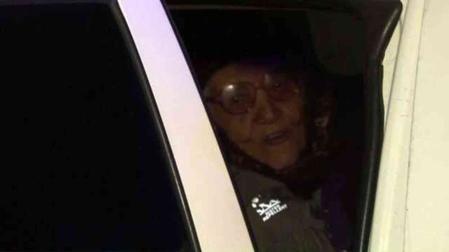 Madde bağımlısı evlat, annesini bıçakla rehin aldı! 95 yaşındaki kadını polis kurtardı