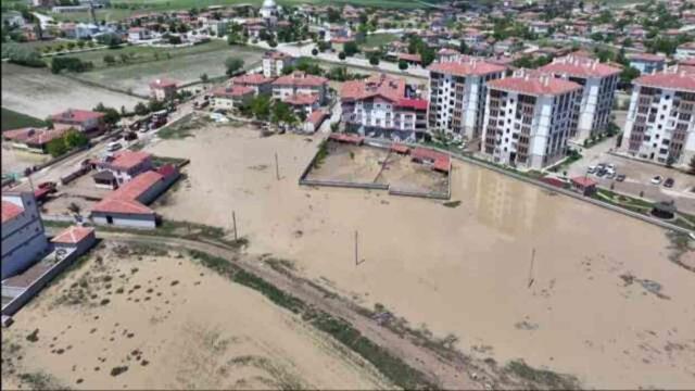 Çorum'un Alaca ilçesini sel vurdu! Evler ve tarım arazileri sular altında kaldı