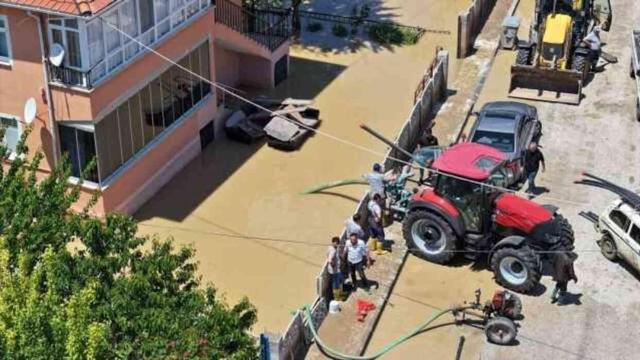 Çorum'un Alaca ilçesini sel vurdu! Evler ve tarım arazileri sular altında kaldı