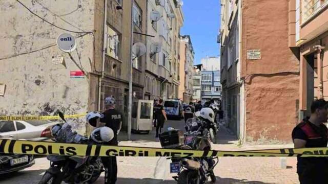 Bayrampaşa'da Cinnet Getiren Baba Karısını ve Kızını Silahla Öldürdü