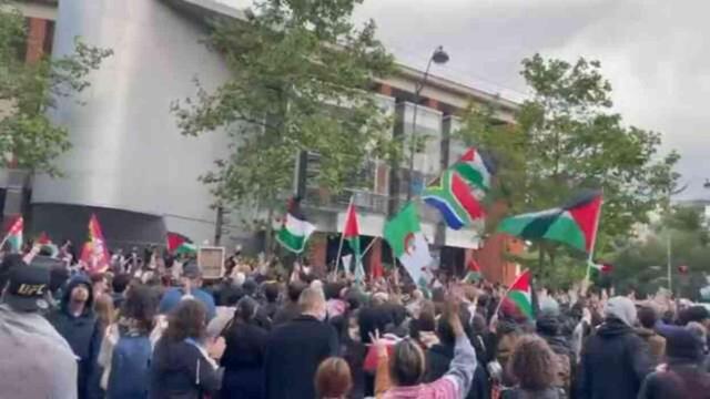 Netanyahu ile röportaj yapan Fransız kanalı ülkeyi karıştırdı! Yüzlerce kişi kanal binası önünde toplandı