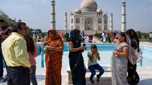 Hindistan'da 33 Seçim Görevlisi Sıcaklar Nedeniyle Hayatını Kaybetti