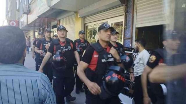 Hakkari'de olaylar çıktı: Polis amiri başından yaralandı