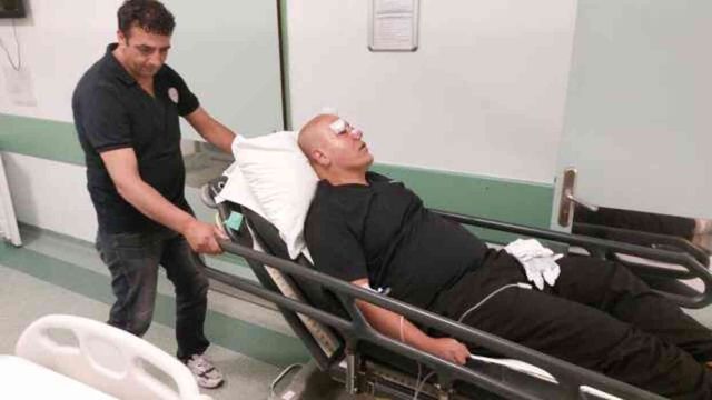 Hasta yakını, doktora saldırarak burnunu kırdı
