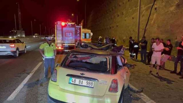 Düzce'de korkunç kaza! Kamyona arkadan çarpan genç kadın araç içinde sıkışarak öldü