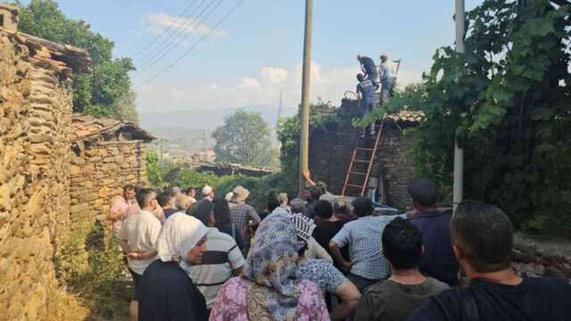 Aydın'ın Bozdoğan ilçesinde çıkan yangında 13 ev küle döndü