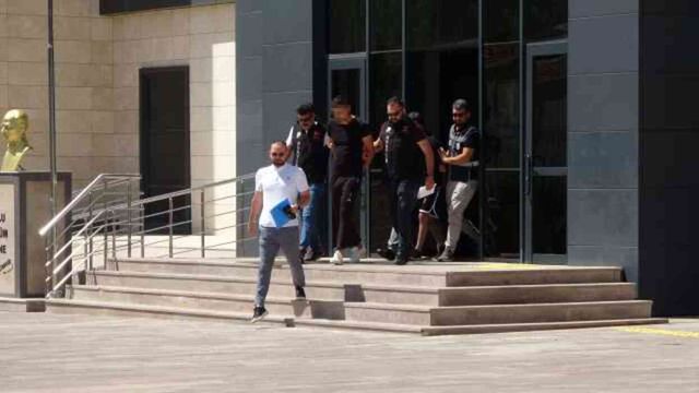 Cinnet geçiren şahıs kayınpederini öldürdü, eşini ve 3 kişiyi yaraladı