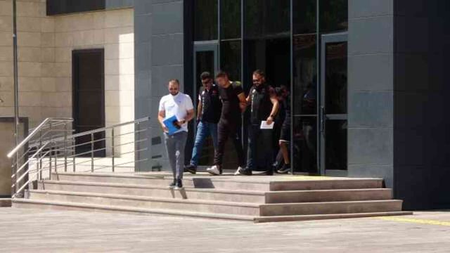 Cinnet geçiren şahıs kayınpederini öldürdü, eşini ve 3 kişiyi yaraladı