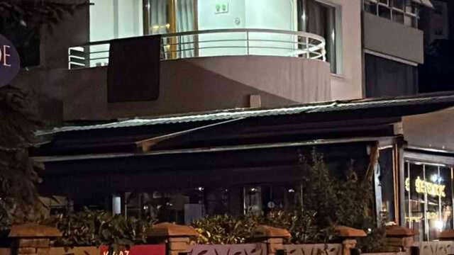 Kadıköy'de restoranın asma tavanı çöktü, müşteriler yaralandı