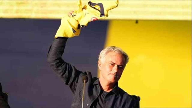 Mert Hakan'dan Mourinho'ya: Bizim komutanımız o