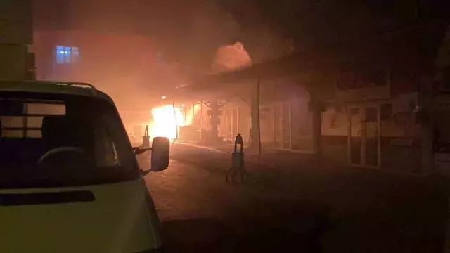 Çocuğa taciz iddiası mahalleyi karıştırdı! İş yerleri ateşe verildi