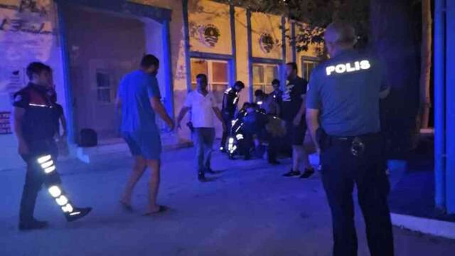 Plaj görevlisi sahili kana buladı! Tesisi boşaltın kavgasında 2 arkadaşı vurdu