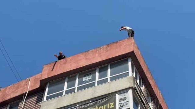 Bayılan simitçi 'Bir şeyi yok' sözüne kızdı! Çatıya çıkarak intihara kalkıştı