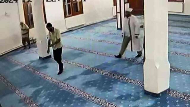 Arkadaşıyla küsünce camide kendine zarar verdi! İmamın hızlı müdahalesi hayat kurtardı