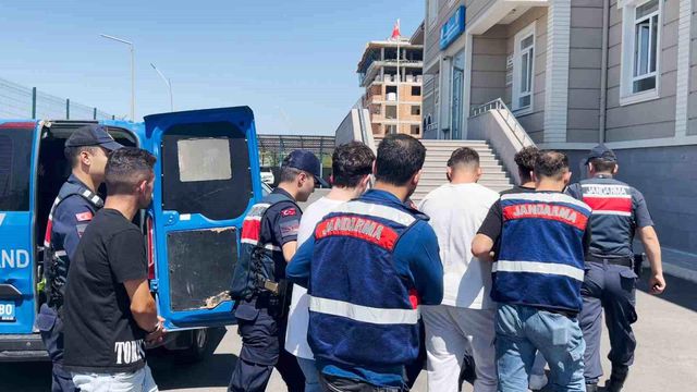 Bakanın adıyla sosyal medyada dolandırıcılık: 4 ildeki operasyonda 7 gözaltı