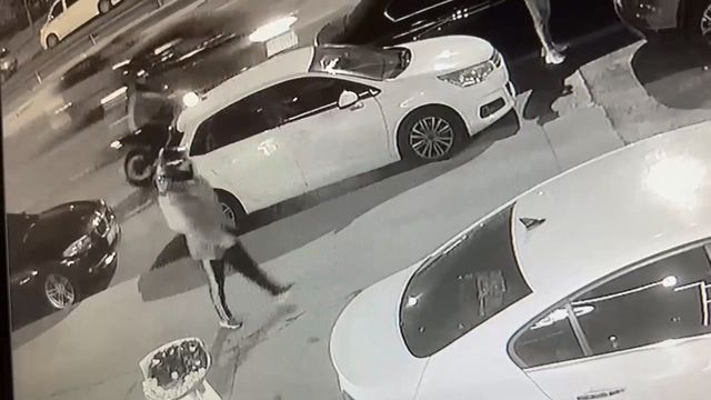 Eğlence mekanı önünde silahlı saldırı! Baba ve bebeği son anda kurtuldu