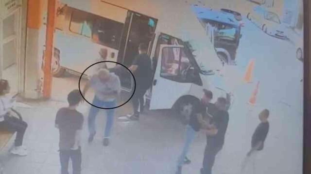 Minibüs Şoförünün Kulağını Isırarak Koparan Yolcu Şok Etti!