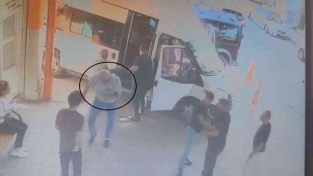 Yolcu ile şoför arasında 'Lan' kavgası! 9 yerinden ısırıp kulağını koparttı