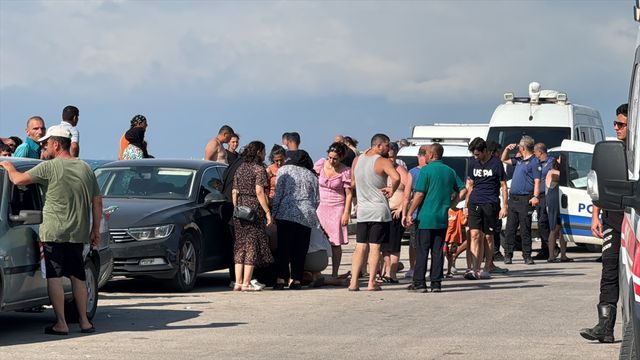 Hatay'da, denizde akıntıya kapılan 5 kişiden 2'si hayatını kaybetti