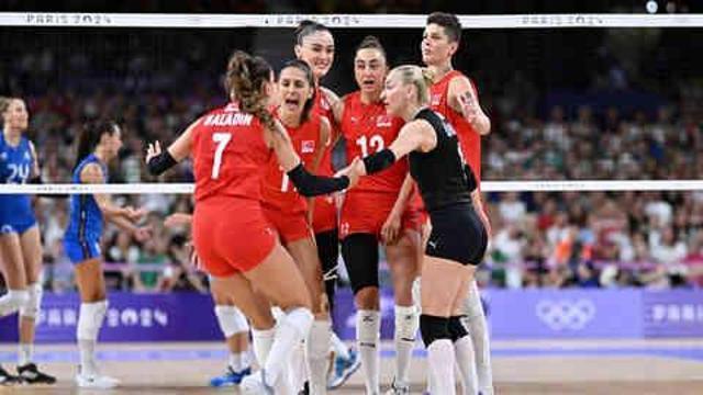 Türkiye-Çin maç beşinci seti kim kazandı? Çin-Türkiye çeyrek final voleybol maçı beşinci set kaç kaç bitti? Türkiye-Çin voleybol maçı son set sonucu!
