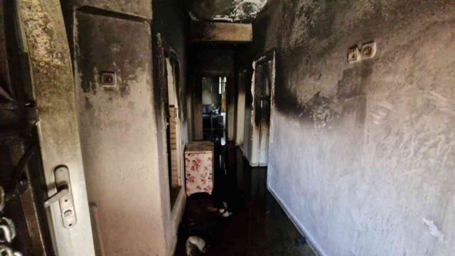Eşyalarını almaya geldiği evi ateşe verdi! 4 çocuk annesi alev alev yandı