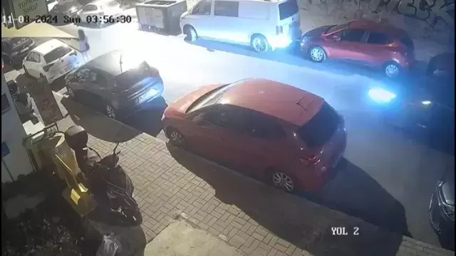 Hızla gelen cip ortalığı birbirine kattı! Önce 4 araca sonra yayaya çarptı