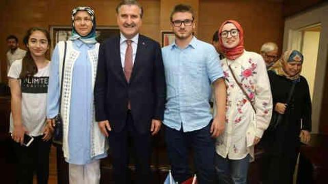 Osman Aşkın Bak kimdir, nereli, kaç yaşında? Gençlik ve Spor Bakanı Osman Aşkın Bak ne mezunu?