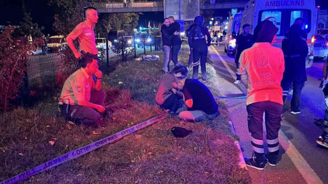 Arkasında 'Katil' yazan otomobil, 15-16 yaşlarındaki 2 kardeşin canını aldı