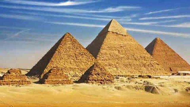 Giza Piramidi nerede? Giza Piramidi ne zaman, kim yaptı? Dünya'nın yedi harikasından Keops Piramidi kaç yıllık?