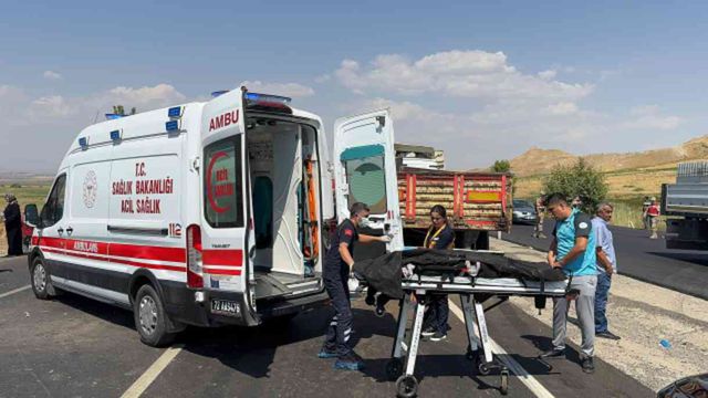 Kızlarının düğünü için çıktıkları yol sonları oldu: 4 ölü, 1 yaralı