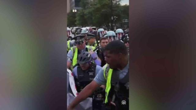 ABD'de İsrail konsolosluğu önünde göstericilere polis müdahalesi